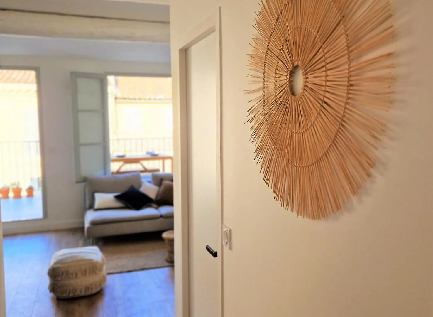Apartment Terrasse - Hyper Centre - 2 Chambres - Parking Gratuit - Calme & Lumineux - Arrivee Autonome Marseilles