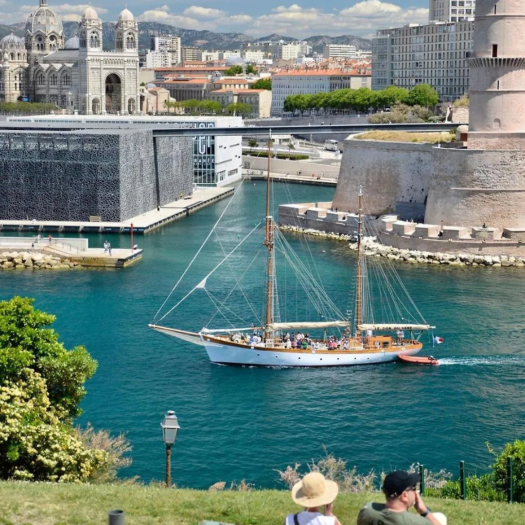 Apartment Terrasse - Hyper Centre - 2 Chambres - Parking Gratuit - Calme & Lumineux - Arrivee Autonome Marseilles