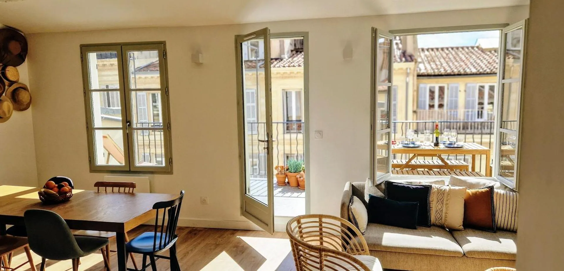 Terrasse - Hyper Centre - 2 Chambres - Parking Gratuit - Calme & Lumineux - Arrivee Autonome Marseilles