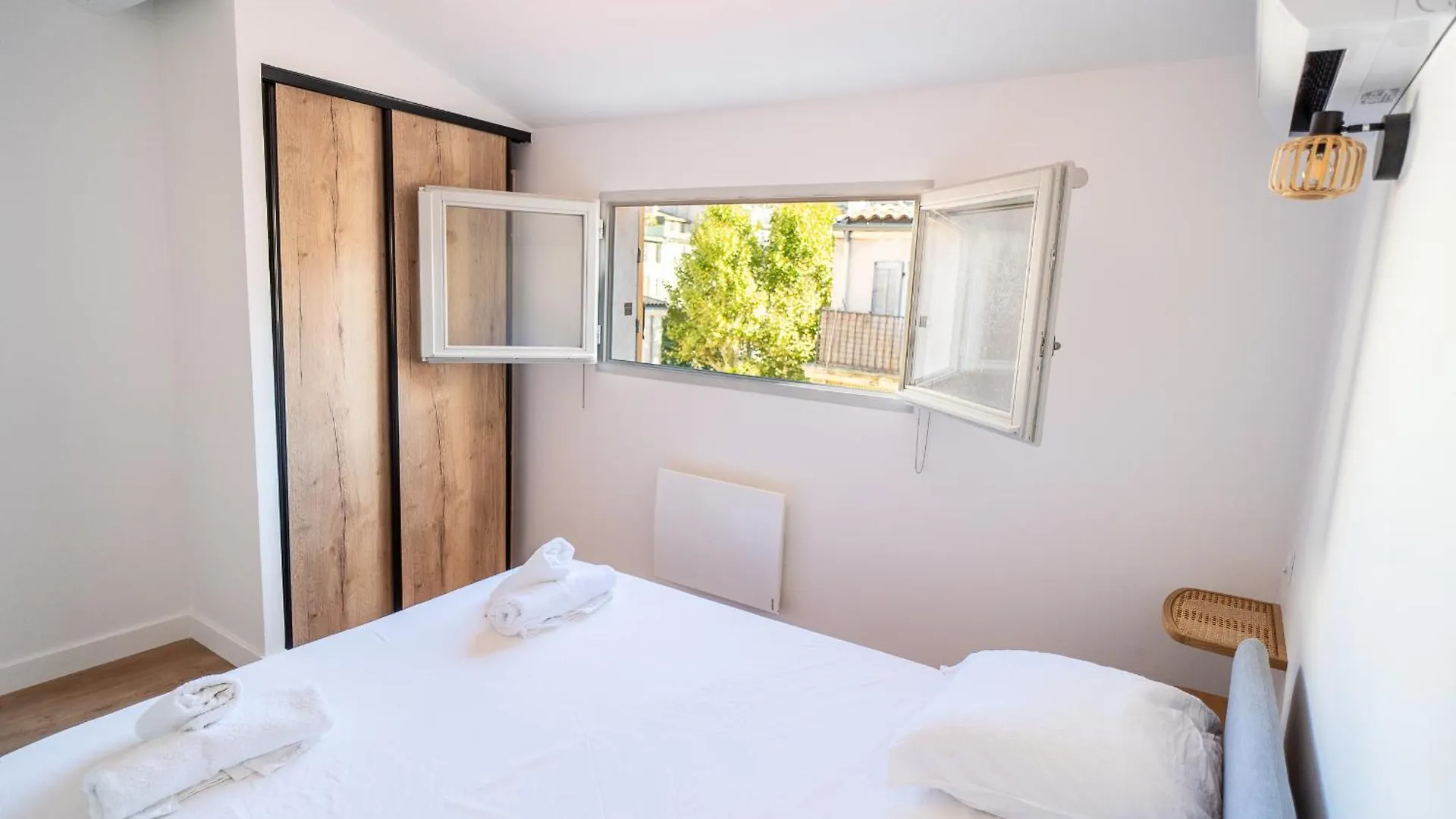 Terrasse - Hyper Centre - 2 Chambres - Parking Gratuit - Calme & Lumineux - Arrivee Autonome Marseille France